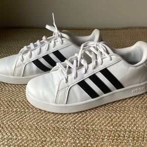 Adidas Grand Court kids sneakers size 4